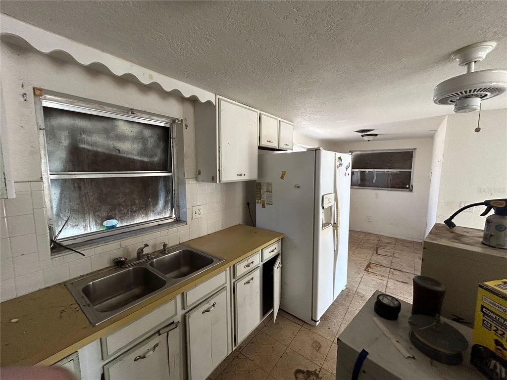 Image 8 of property listing at 8290 OSPREY ROAD, Englewood, FL 34224