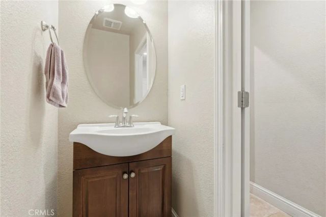 3725 W Clinton, Visalia, CA 93291