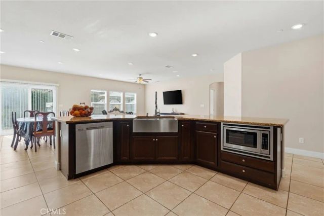 3725 W Clinton, Visalia, CA 93291