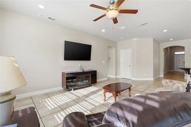 3725 W Clinton, Visalia, CA 93291