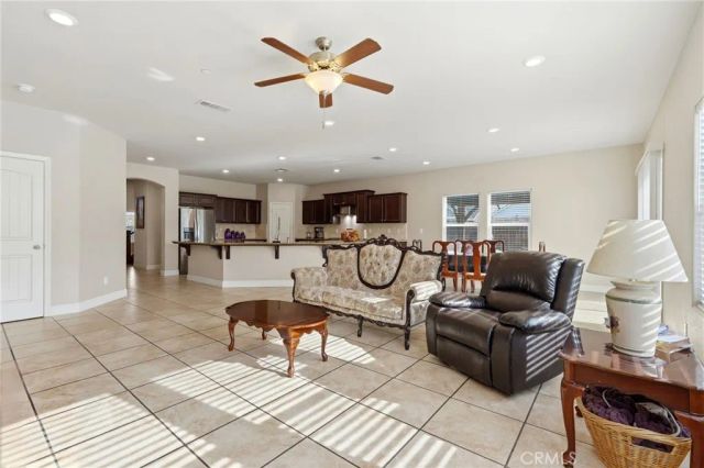 3725 W Clinton, Visalia, CA 93291