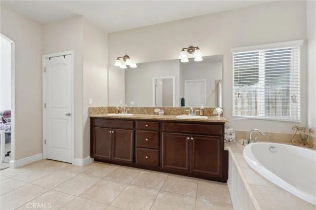 3725 W Clinton, Visalia, CA 93291