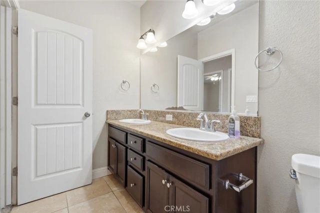 3725 W Clinton, Visalia, CA 93291