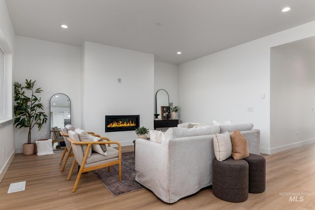 5318 Sparky Ave, Caldwell, ID 83607