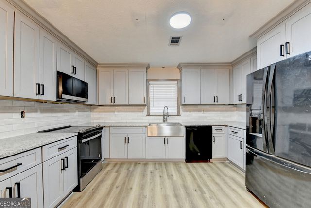 2377 Centerville Rosebud Road, Loganville, GA 30052