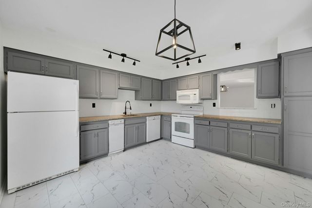 62 Somerset Drive, Suffern, NY 10901