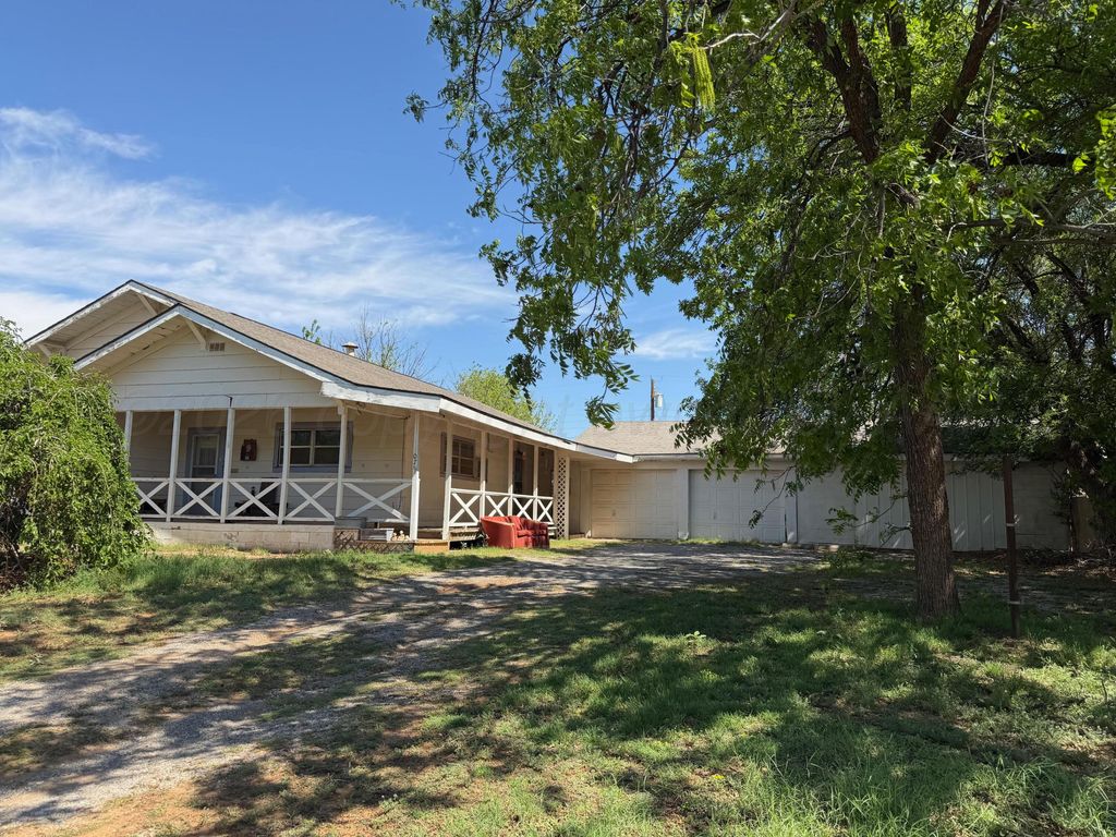 507 Ave B SE, Childress, TX 79201