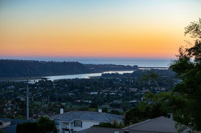 6817 Vianda Ct Court, Carlsbad, CA 92009