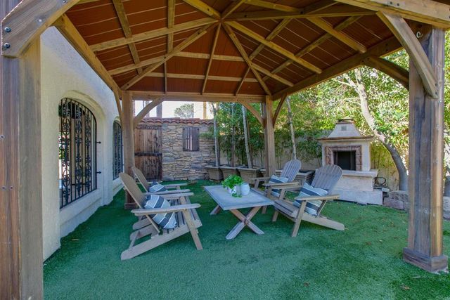 6817 Vianda Ct Court, Carlsbad, CA 92009