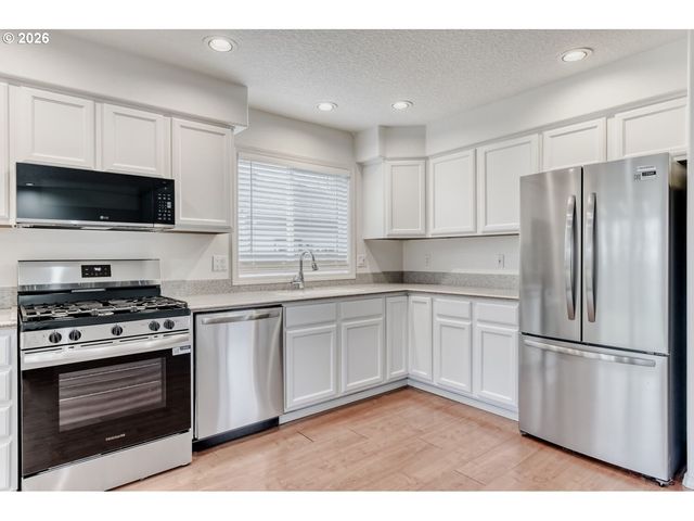 5286 Nw WAHKEENA Ln, Portland, OR 97229