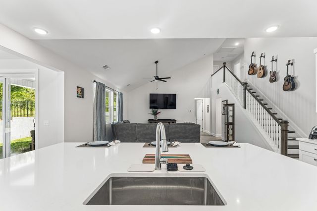 3020 Fernwood Ln, Columbia, TN 38401
