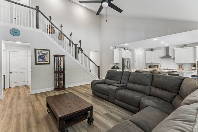 3020 Fernwood Ln, Columbia, TN 38401