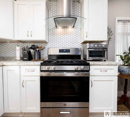 15 Robinson Street, Hanover, NY 14136