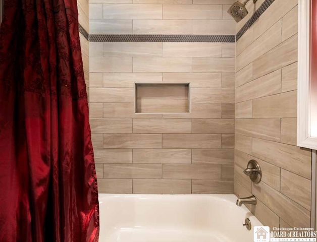 15 Robinson Street, Hanover, NY 14136