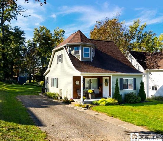 15 Robinson Street, Hanover, NY 14136