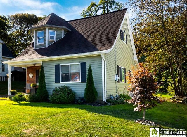 15 Robinson Street, Hanover, NY 14136