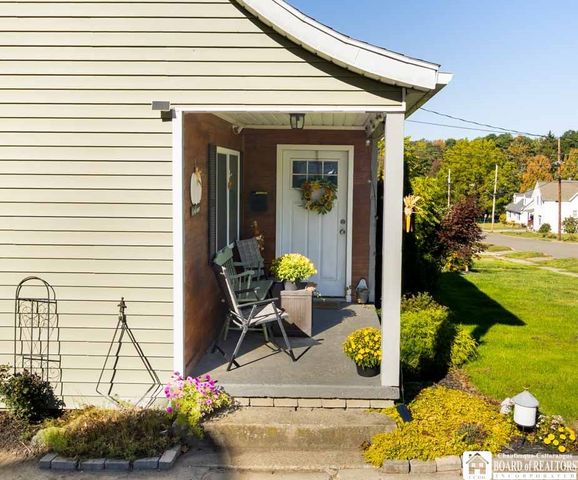 15 Robinson Street, Hanover, NY 14136