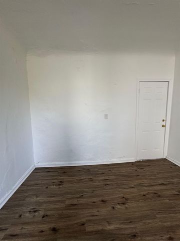 1303 Root Street, Flint, MI 48503