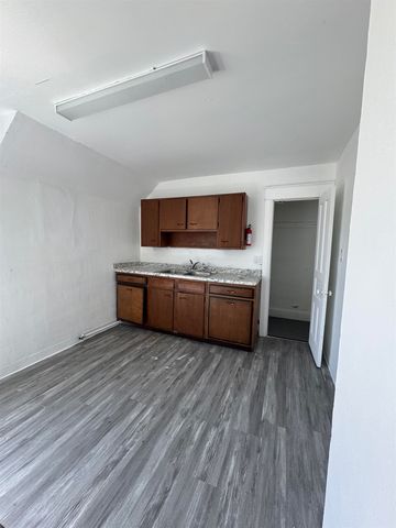 1303 Root Street, Flint, MI 48503