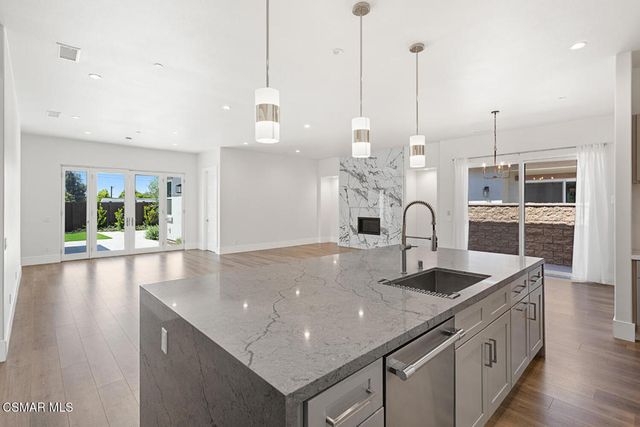 327 Toyon Court, Thousand Oaks, CA 91362