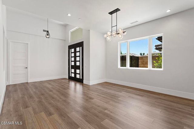 327 Toyon Court, Thousand Oaks, CA 91362