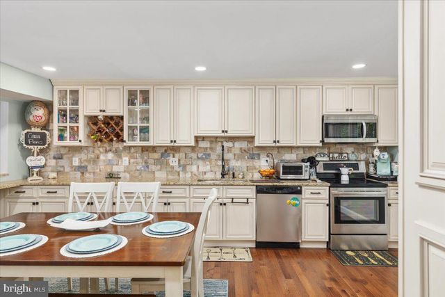 5201 LONSDALE DR, Springfield, VA 22151