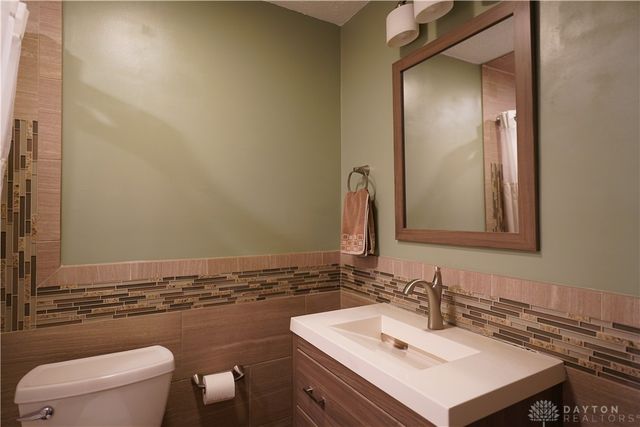 4096 Woodedge Drive, Bellbrook, OH 45305