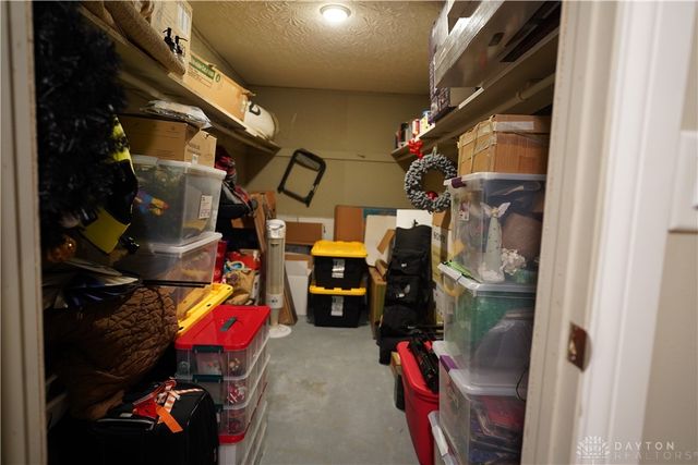 4096 Woodedge Drive, Bellbrook, OH 45305