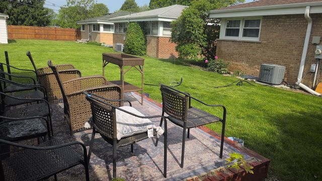 5151 Chase Avenue, Skokie, IL 60077