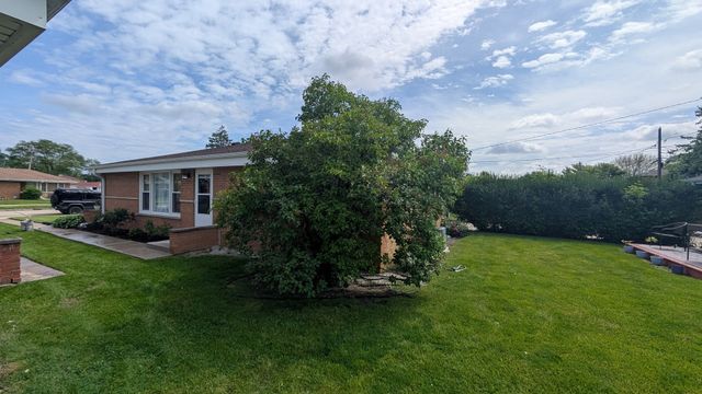 5151 Chase Avenue, Skokie, IL 60077