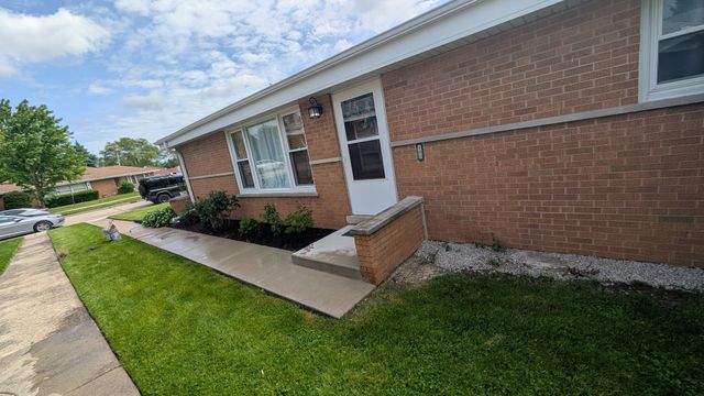5151 Chase Avenue, Skokie, IL 60077