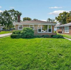 5151 Chase Avenue, Skokie, IL 60077