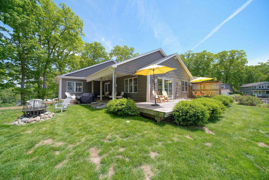 1853 Shady Lane, Brooklyn, MI 49230