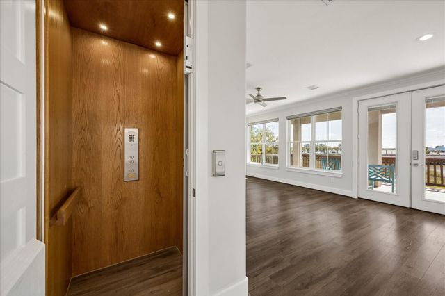 2001 Oceanview Drive, Seabrook, TX 77586