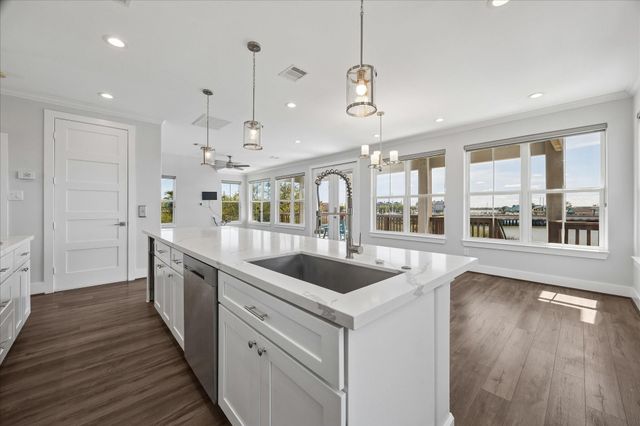 2001 Oceanview Drive, Seabrook, TX 77586