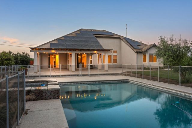 5675 Boston Ave, Kingsburg, CA 93631