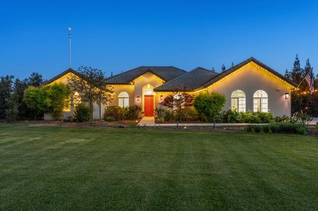 5675 Boston Ave, Kingsburg, CA 93631