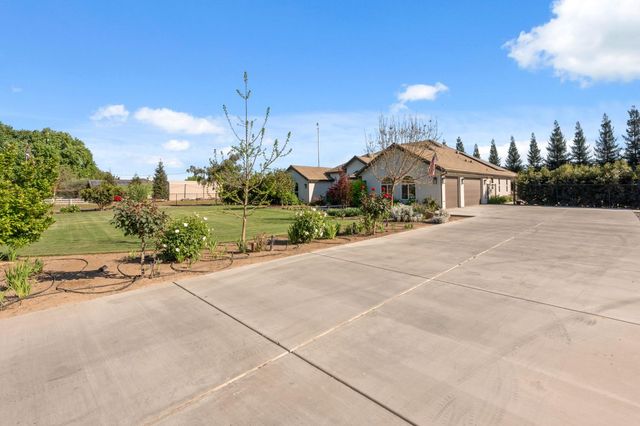 5675 Boston Ave, Kingsburg, CA 93631