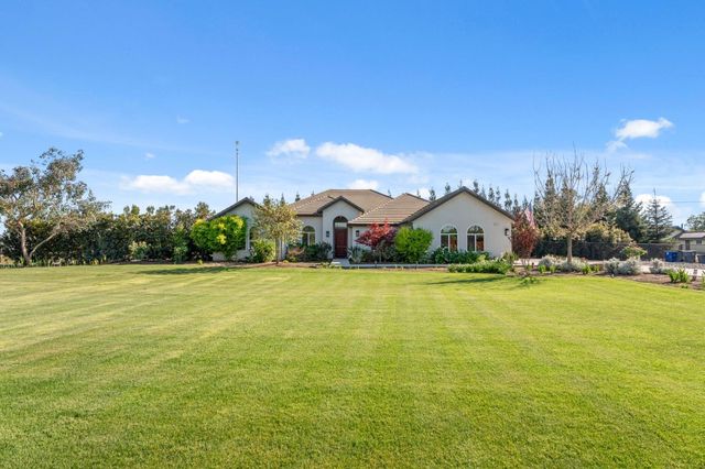 5675 Boston Ave, Kingsburg, CA 93631