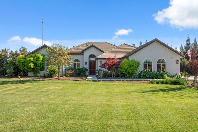 5675 Boston Ave, Kingsburg, CA 93631