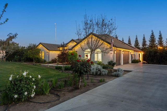 5675 Boston Ave, Kingsburg, CA 93631