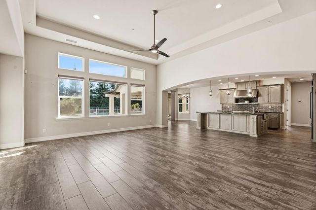 5675 Boston Ave, Kingsburg, CA 93631