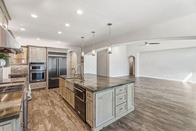 5675 Boston Ave, Kingsburg, CA 93631