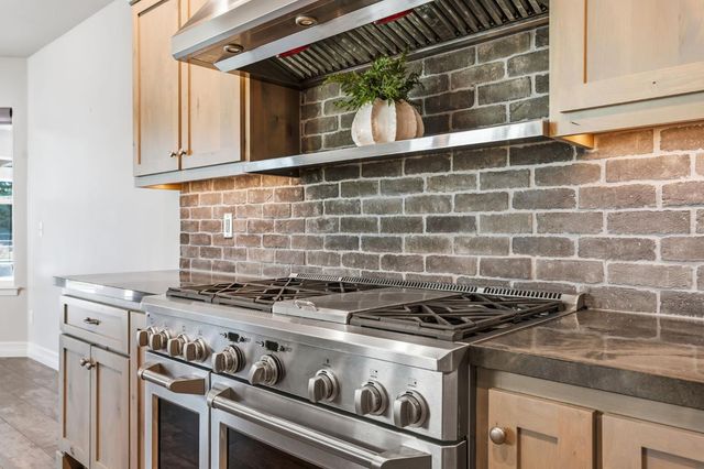 5675 Boston Ave, Kingsburg, CA 93631