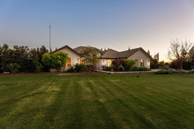 5675 Boston Ave, Kingsburg, CA 93631