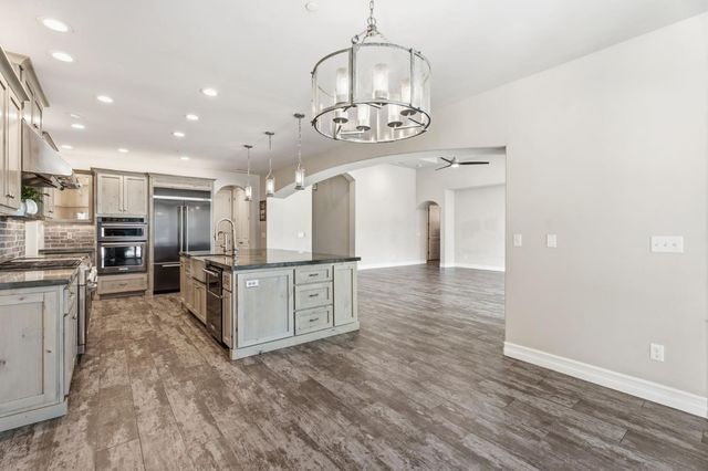 5675 Boston Ave, Kingsburg, CA 93631