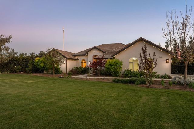 5675 Boston Ave, Kingsburg, CA 93631