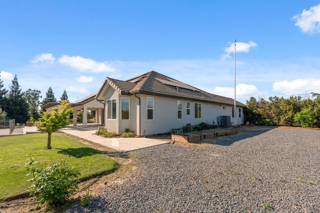 5675 Boston Ave, Kingsburg, CA 93631