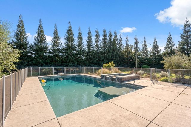 5675 Boston Ave, Kingsburg, CA 93631