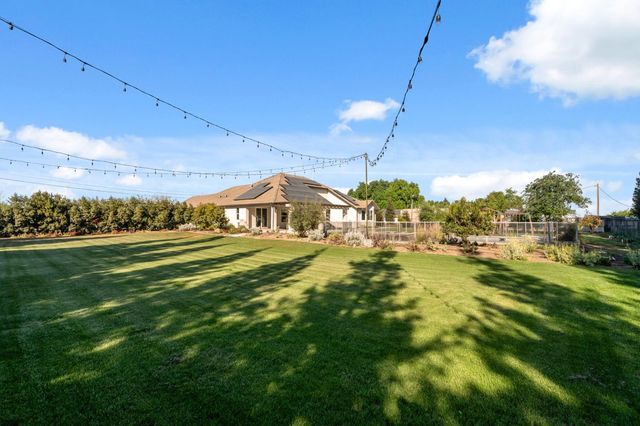 5675 Boston Ave, Kingsburg, CA 93631